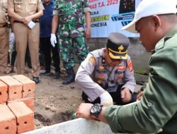 Kembali, Polres Musi Rawas Bersama Pemda Bedah Rumah Warga Desa Prabumulih I