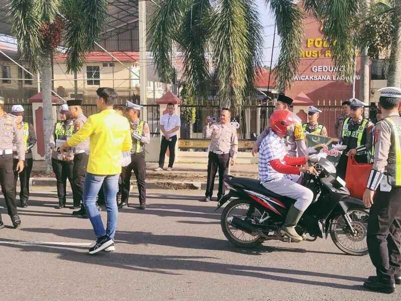 Anda bilang:Dari Was-Was Dikira Razia Malah Berakhir Bahagia, Satlantas Polres Musi Rawas Bersama Komunitas Ojek Beliti dan Mahasiswa Bagi Takjil